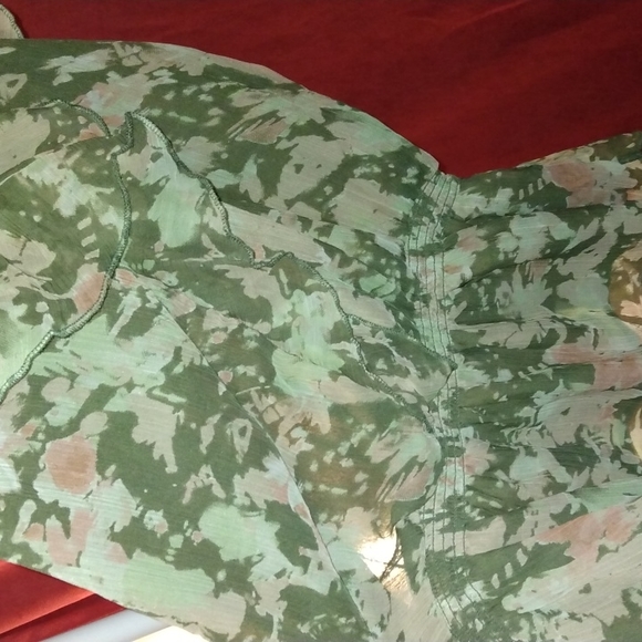 Mudd sleeveless top camo green size L in great used condition - Picture 9 of 16